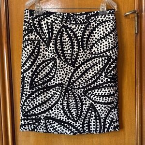 ANN TAYLOR FACTORY Black and White Patterned Skirt